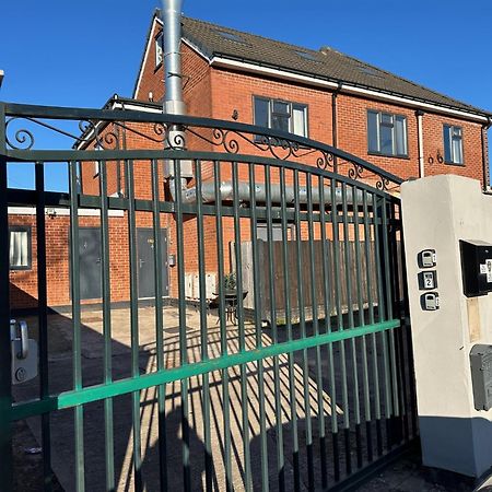 Cosy 3 Bed Apartment Near Birmingham Airport & Nec Perfect For Groups & Contractors! ภายนอก รูปภาพ